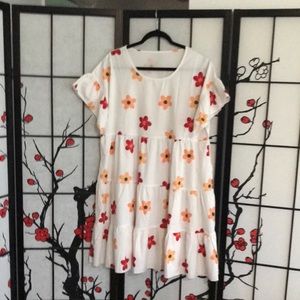 SHEIN SIZE LARGE WHITE W/SPRING TIME FLOWERS